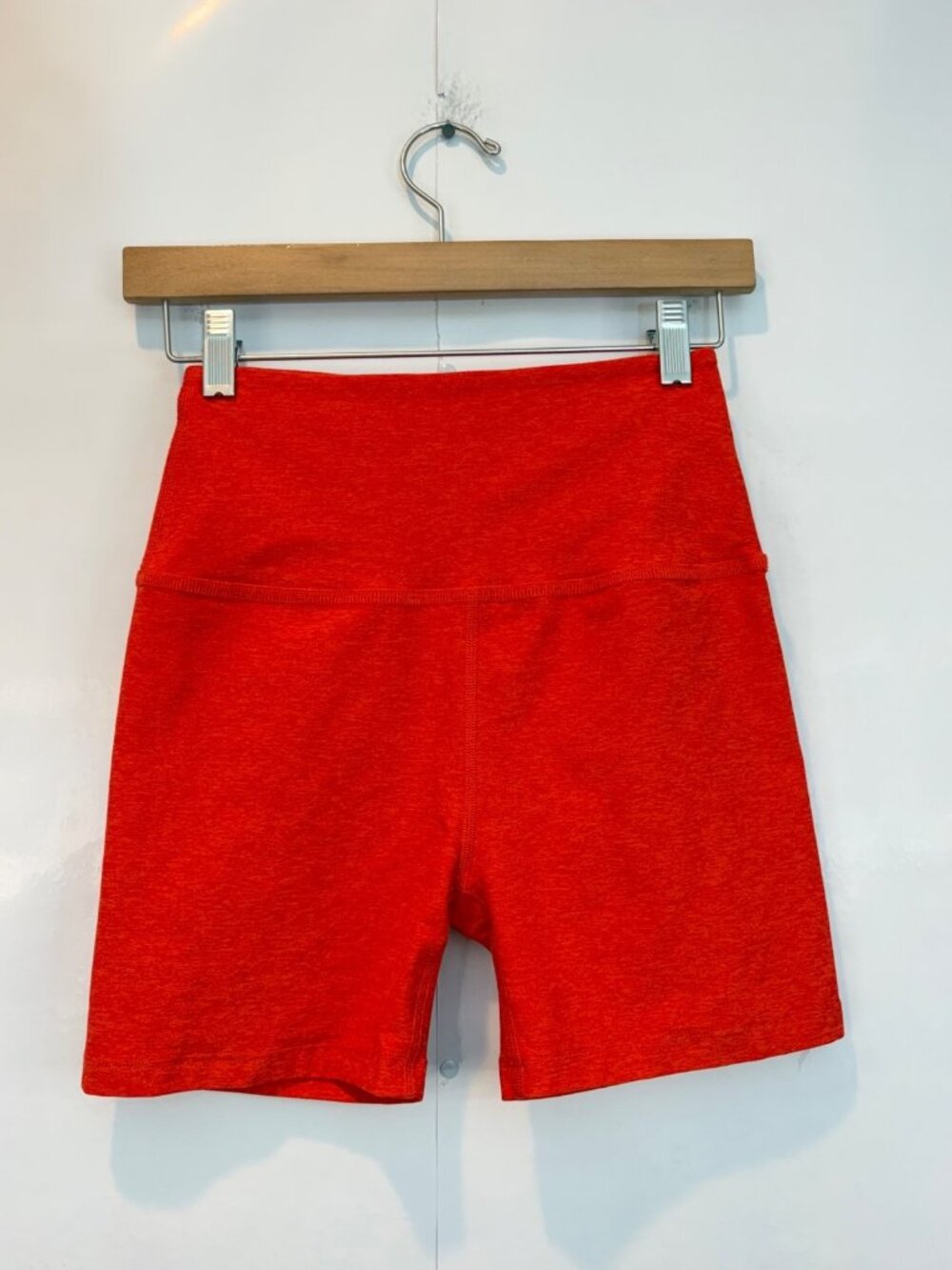 Beyond Yoga Women's High Waisted Biker Short Size Medium Red Orange Space Dye